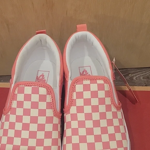 Vans - Picture 6 of 9